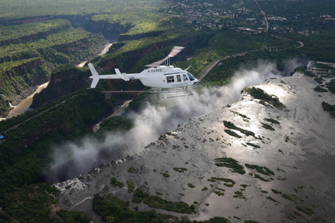 Helikopterflygning över Victoriafallen