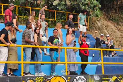 Graffiti Tour comuna 13 and cable car (made by local guides)