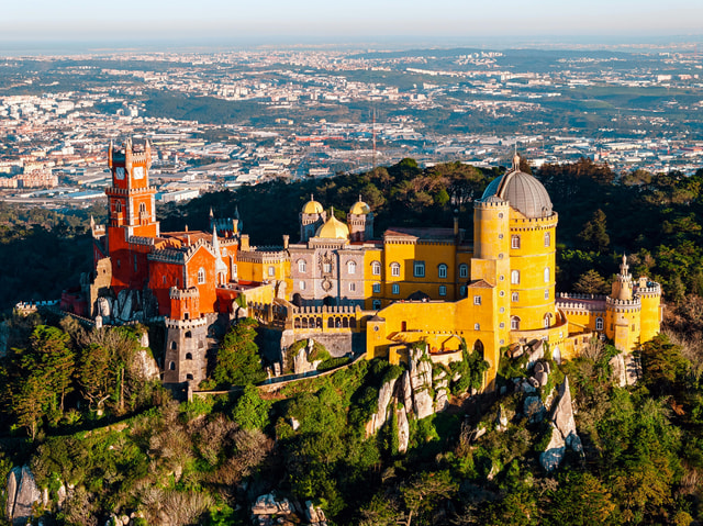 Lisbon: Sintra & Cascais Small Group Tour with Pena Tickets