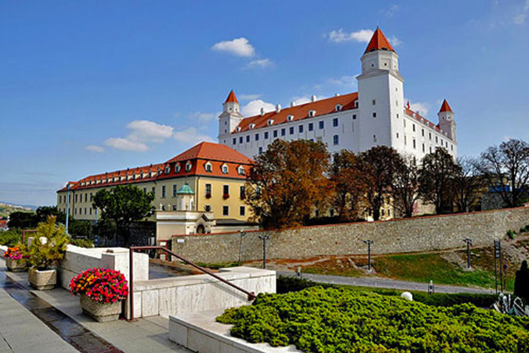 Buurt in Bratislava: dagtour vanuit Boedapest