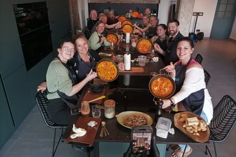 Málaga: Aula de culinária de paella autêntica com visita ao mercado