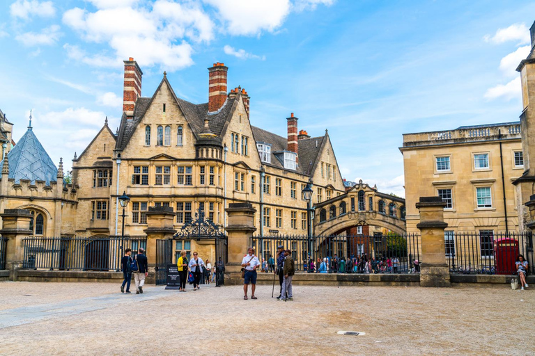 Oxford: Express Walk with a Local in 60 minutes