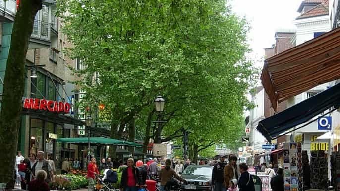 hamburg tour of trendy ottensen district (in german)