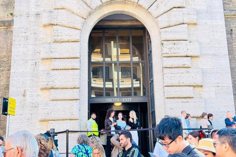 Privilege Entrance To Vatican Museum, Self-Tour With meal