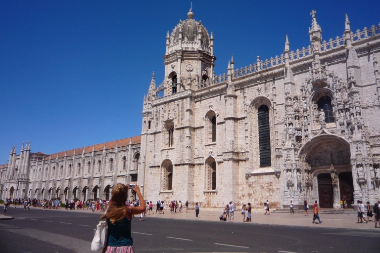 Lisboa de medio día o de día completo para grupos pequeños por la Visita GuiadaDía completo para grupos pequeños tour