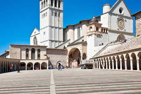 Assisi and Cortona Full-Day Guided Tour from Florence