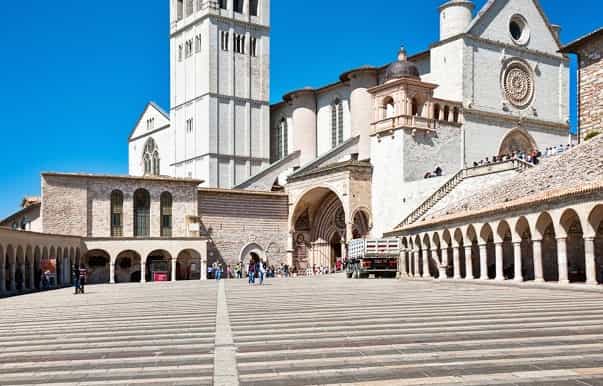 assisi and cortona fullday guided tour from florence