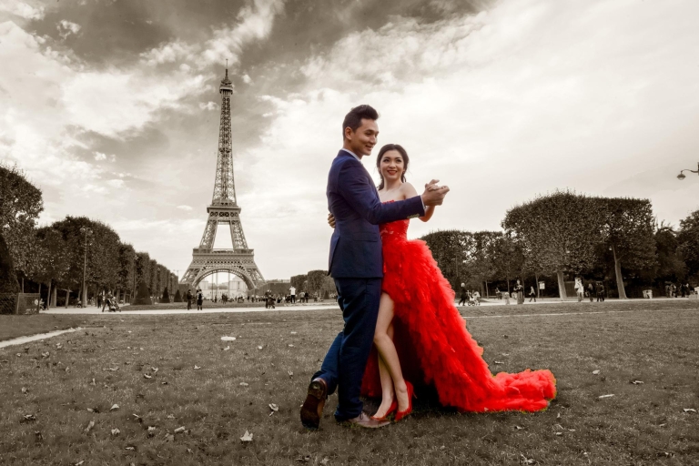 Paris : séance photo privée avec un professionnelSéance photo « carte postale » : 1 monument et 12 photos