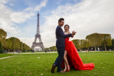 Paris : séance photo privée avec un professionnelSéance photo « carte postale » : 1 monument et 12 photos