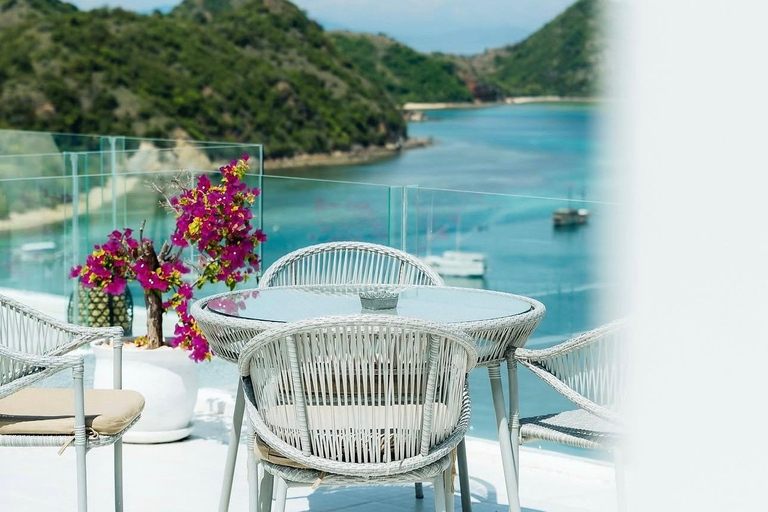 Labuan Bajo: 2 Day Komodo Trip & LoccalCollection Hotel Stay