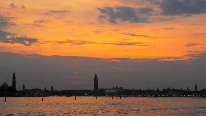 venice 1.5hour sunset tour by boat with aperitivo