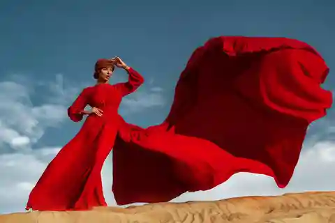 Dubai: Flying Dress © Photoshoot "Marilyn Package"