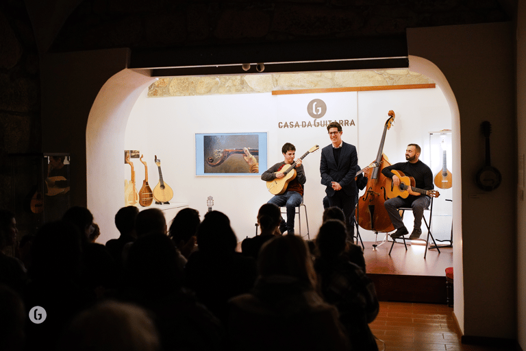 Porto: Concerto de Fado com Vinho do Porto na Loja de Música Histórica