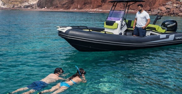 Santorini: Private Boat Tour with Sea Caves and Hot Springs