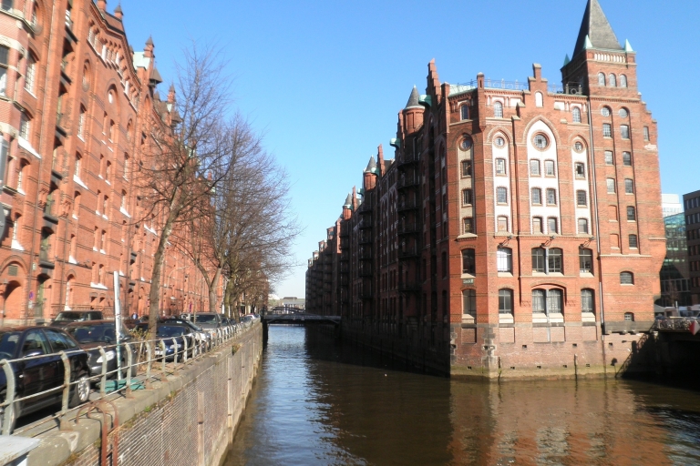 Hamburg: Exclusive Tour by Limousine with Chauffeur