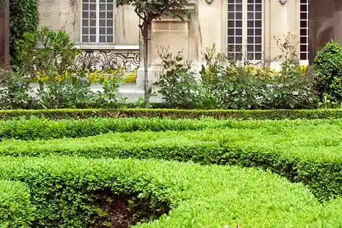 Paris Secret Gardens 1.30 hour long Walking Tour