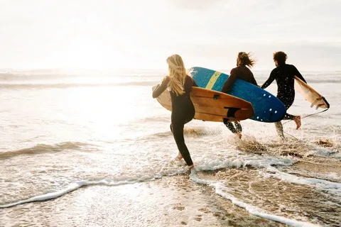 Maui: Surf Safari with Equipment and Snacks