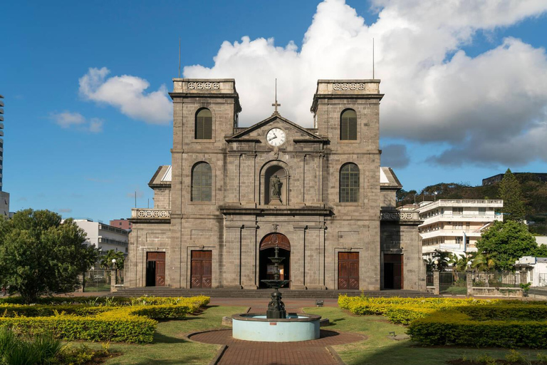 Caminar y explorar la ciudad de Port Louis: tour guiado a pieCamina y explora la ciudad de Port Louis: tour guiado a pie