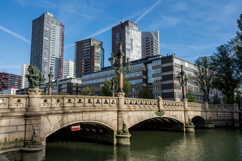 Alquiler de bicicletas acuáticas Schiller en el distrito marítimo de Róterdam