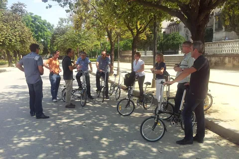 Sevilla: Ontspannende elektrische fietstour met gids