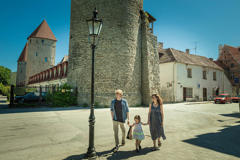 Private Fotoshooting-Tour durch das alte TallinnMajestätisch Tallinn Private Fotoshoot Tour