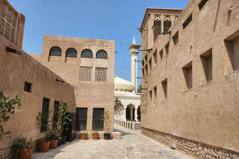 Dubai: Old Town Tour with Museums, Souks, and Boat Trip Tour in German