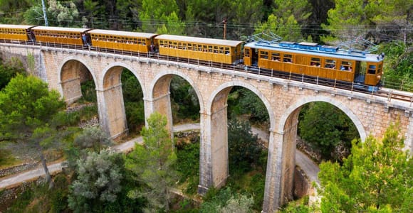 Mallorca: Rundfahrt um die Insel – Boot, Zug von Sóller, Straßenbahn, Lluc und Calobra