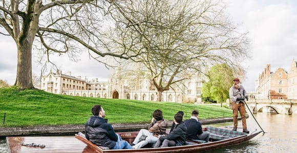 Cambridge: Geführte River Cam Punting Tour