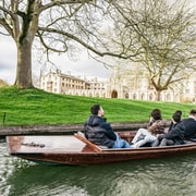 Cambridge: Guided River Cam Punting Tour