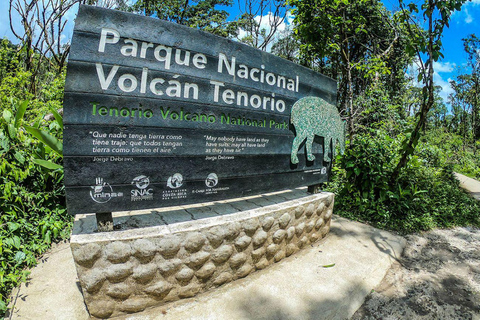 La Fortuna: Rio Celeste Waterfall and National Park Tour