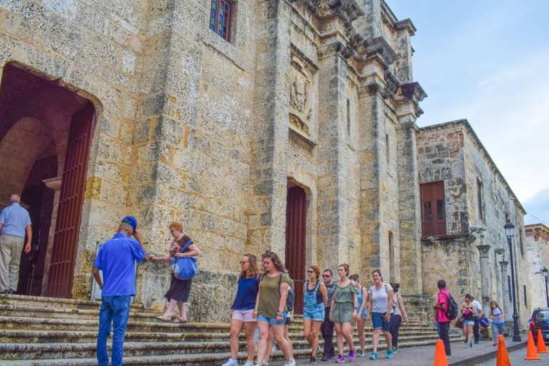 Depuis Punta Cana : Excursions d'une journée à Saint-DomingueDécouvrez l'histoire en une journée : excursion à Saint-Domingue au départ de Pu