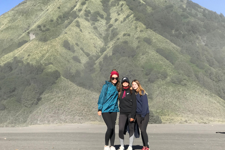 Yogyakarta - Bromo - Ijen (Blaues Feuer) - Ketapang Hafen3D2N Touren: Erstaunliche Aussicht auf den Bromo und das blaue Feuer des Ijen-Gebirges