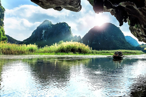Hanoi: Van Long Wetland, Bear Sanctuary, Cuc Phuong Tour
