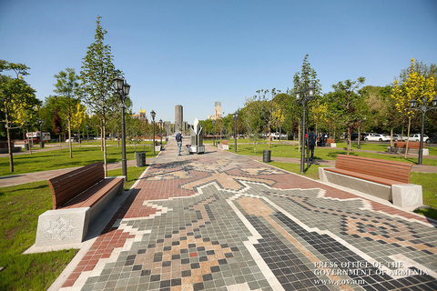 Yerevan: City Highlights Tour with Local Guide