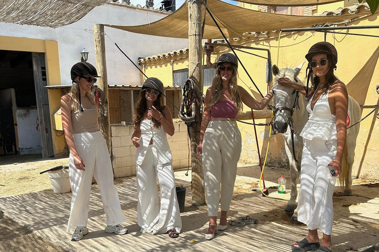 Alicante: Private Horseback Ride & Picnic with Transfer