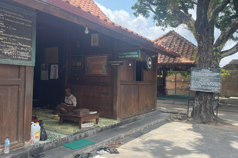 Yogyakarta: o Reino Mataram permanece com o artesanato em prataYogyakarta: Vestígios do Reino Mataram com exposição de prata