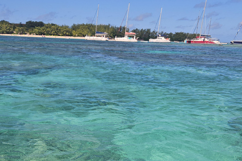 Mauritius Catamaran Cruise: 3 North Island with Lunch Drinks