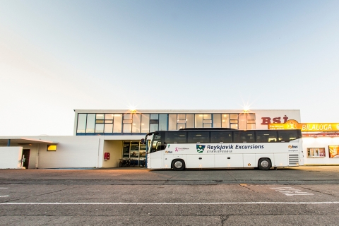 Aeropuerto Keflavík: traslado autobús desde/hacia ReikiavikDel aeropuerto de Keflavík a hoteles con parada en BSÍ