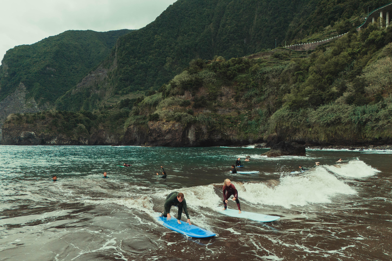 Madeira : Experiencia de surf para todosClase de surf en grupo semiprivado
