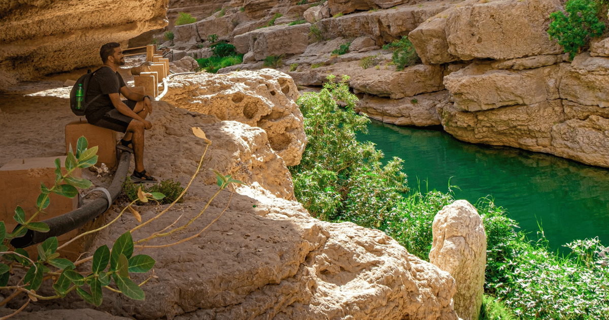 Muscat: Wadi Shab i Bimmah Sinkhole - całodniowa wycieczka | GetYourGuide