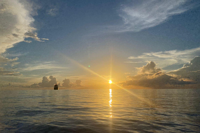 Soufriere: Private Sonnenuntergangs-Kreuzfahrt mit Getränken