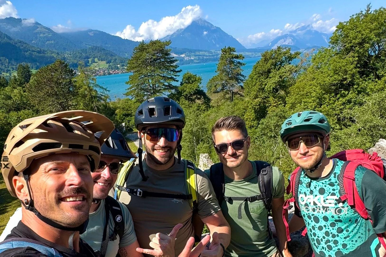Odkryj Interlaken – jeziora, ruiny i widoki na wycieczce e-roweremOdkryj Interlaken – jeziora, ruiny i widoki: wycieczka na e-rowerze