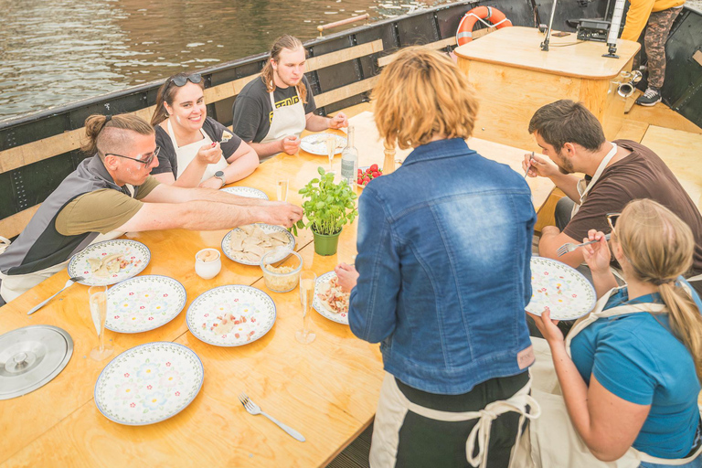 Gdańsk: Motławakryssning med pierogiprovning