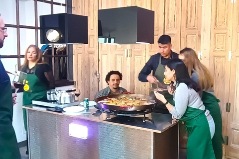 Madrid: Taller de Paella y Sangría con Degustación de Tapas