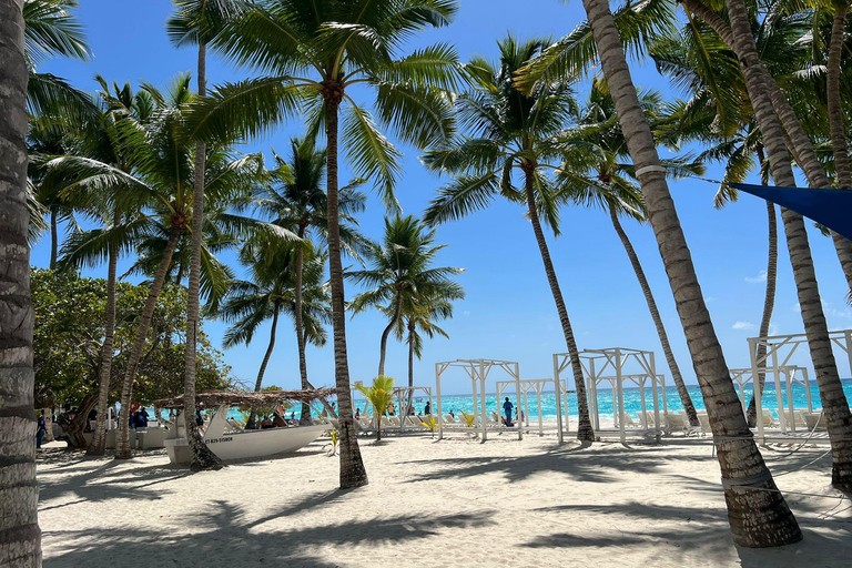 Excursão à Ilha Saona e ao Rio Chavon com almoço e bebidasOpção de excursão regular em grupo compartilhado