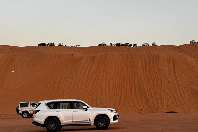 Mascate: Passeio de camelo ao pôr do sol no deserto de Bidiya com transfer