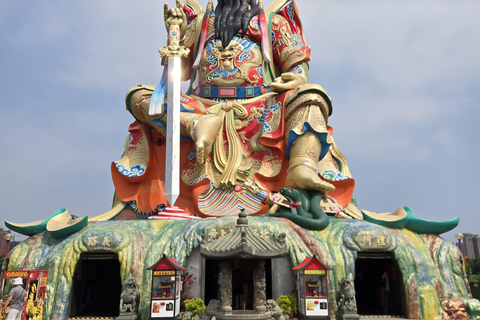 Taipei to Kaohsiung Highlights: Private Day Tour