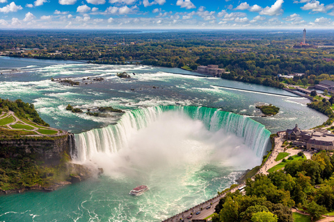 Toronto: Niagara Falls Day Trip with Cruise & Pickup