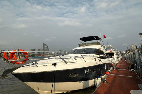 Shanghai: Private 3-Deck Yacht Charter on the Huangpu River 4 Hours Static Mooring