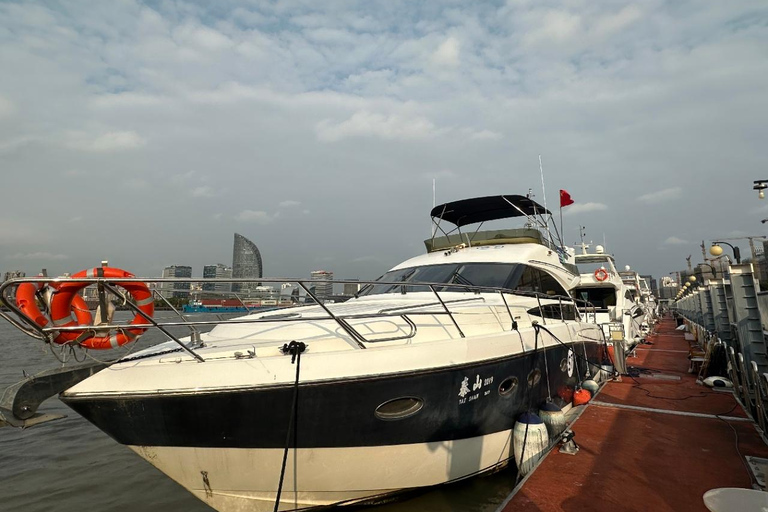 Shanghai: Private 3-Deck Yacht Charter on the Huangpu River 4 Hours Static Mooring